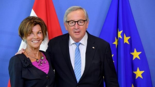 La chancelière autrichienne par intérim Brigitte Bierlein et le président de la Commission européenne Jean-Claude Juncker, le 20 juin 2019 à Bruxelles La chancelière autrichienne par intérim Brigitte Bierlein et le président de la Commission européenne Jean-Claude Juncker, le 20 juin 2019 à Bruxelles