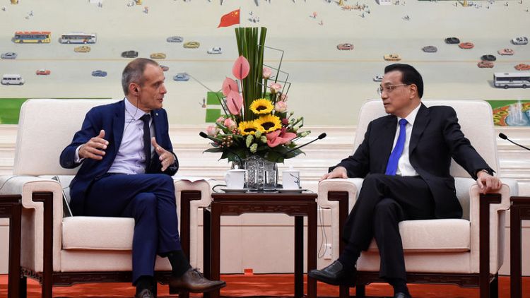 China's premier tells foreign CEOs China will commit to reform, opening up