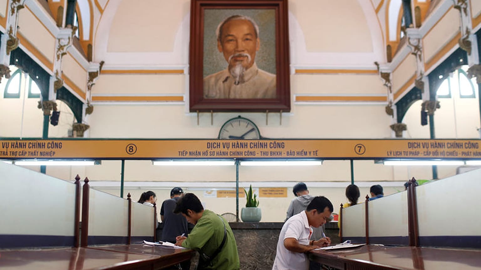 Vietnam calls in Russian experts to help preserve corpse of Ho Chi Minh