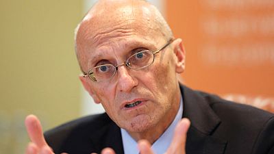 Top ECB supervisor unhappy with bankers' cash bonuses Top ECB supervisor unhappy with bankers' cash bonuses