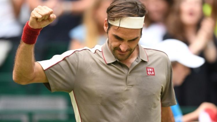 Le Suisse Roger Federer vainqueur du Français Jo-Wilfried Tsonga en 8e de finale du tournoi de Halle (Allemagne), le 20 juin 2019 