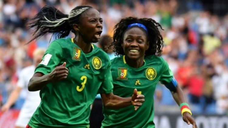 La Camerounaise Ajara Nchout (g) offre la victoire aux Lionnes indomptables contre la Nouvelle-Zélande au Mondial féminin, le 20 juin 2019 à Montpellier