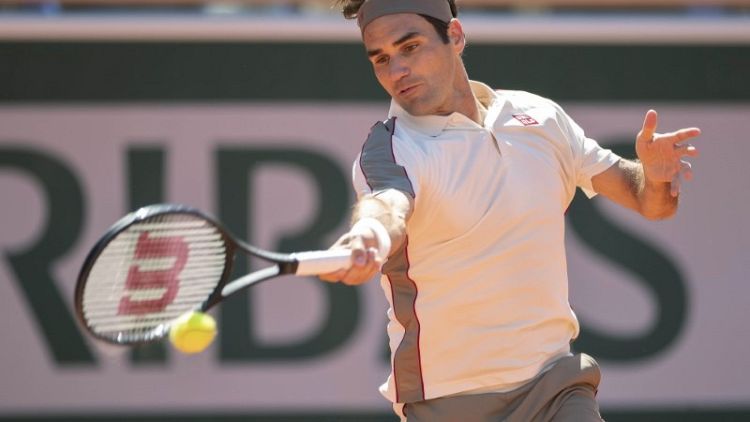 Federer comes through tricky Tsonga test to make Halle quarters