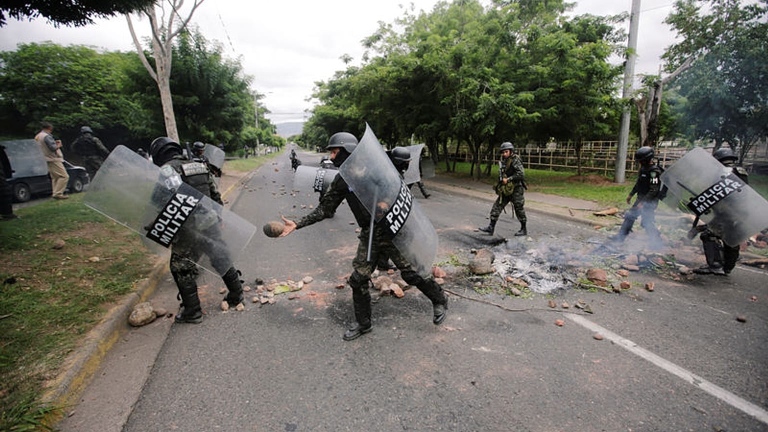 Honduras reaches deal with striking truckers, protests persist