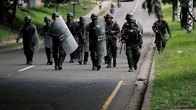 رئيس هندوراس يأمر بنشر قوات من الجيش مع تصاعد الاضطرابات في البلاد