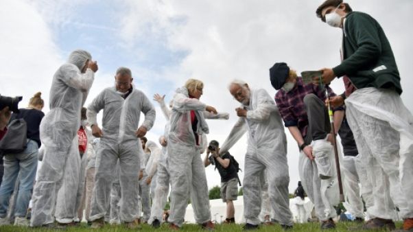 Des militants pour le climat lors d'un entraînement avant une opération contre des mines de charbon, le 20 juin 2019 à Viersen, en Allemagne Des militants pour le climat lors d'un entraînement avant une opération contre des mines de charbon, le 20 juin 2019 à Viersen, en Allemagne