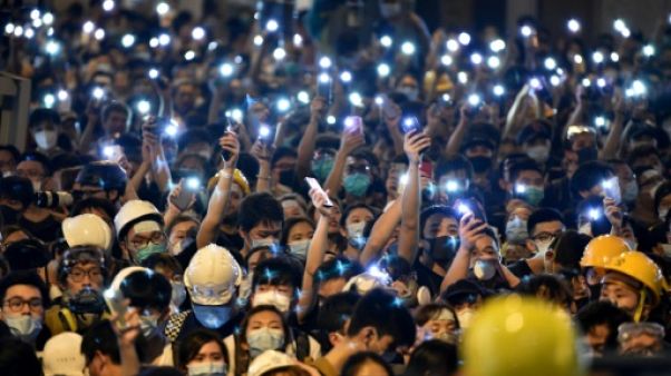 Manifestation devant le quartier général de la police de Hong Kong, le 21 juin 2019 Manifestation devant le quartier général de la police de Hong Kong, le 21 juin 2019