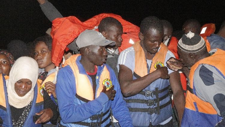 Migranti: 100 sbarcati a Lampedusa