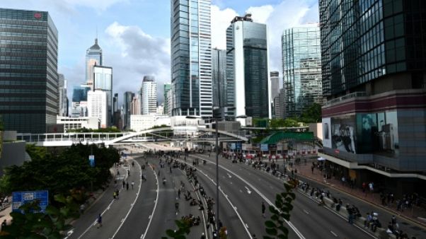 Des manifestants occupent une artère près du siège du gouvernement à Hong Kong le 21 juin 2019 Des manifestants occupent une artère près du siège du gouvernement à Hong Kong le 21 juin 2019