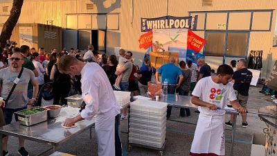 Whirlpool, pizze di solidarietà a Napoli Whirlpool, pizze di solidarietà a Napoli