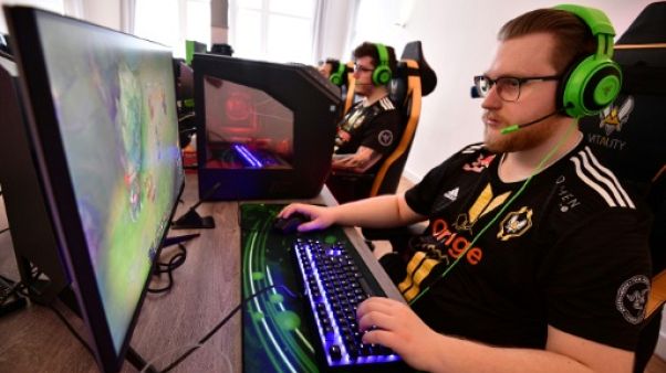 Les joueurs de l'équipe eSports Team Vitality, jouent à des jeux vidéo dans dans une "Gaming House", le 16 janvier 2019 à Berlin Les joueurs de l'équipe eSports Team Vitality, jouent à des jeux vidéo dans dans une "Gaming House", le 16 janvier 2019 à Berlin