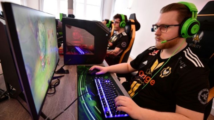 Les joueurs de l'équipe eSports Team Vitality, jouent à des jeux vidéo dans dans une "Gaming House", le 16 janvier 2019 à Berlin 