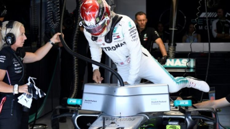 Le Britannique Lewis Hamilton rentre dans sa voiture au Castellet lors du GP de France le 21 juin 2019