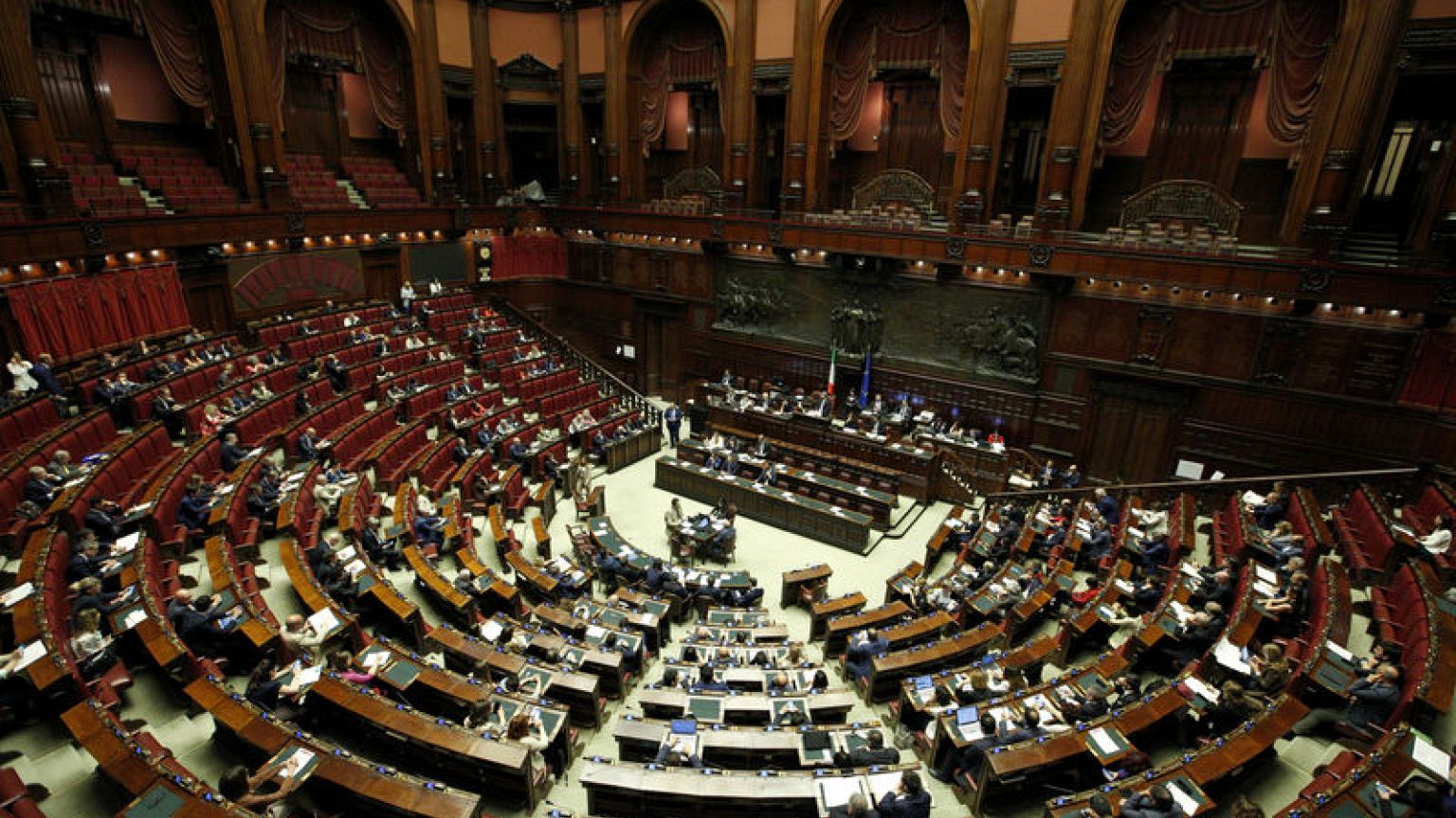 Italian government wins confidence vote on economic growth decree