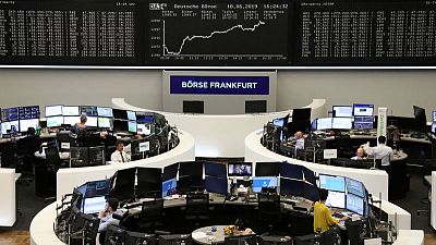 الأسهم الأوروبية تتراجع في نهاية ثالث أسبوع من المكاسب