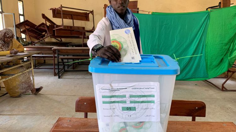 Mauritanians vote for president, with insider tipped to win