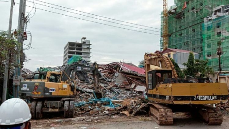 Trois morts et des dizaines de disparus dans l'effondrement d'un immeuble à Sihanoukville, au Cambodge, le 22 juin 2019