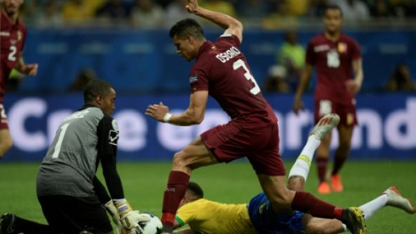 La défense du Venezuela, orchestrée autour de son gardien Wuilker Farinez et du défenseur Yordan Osorio, a muselé les attaquants du Brésil, le 18 juin 2019 à Salvador La défense du Venezuela, orchestrée autour de son gardien Wuilker Farinez et du défenseur Yordan Osorio, a muselé les attaquants du Brésil, le 18 juin 2019 à Salvador