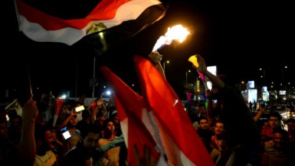 Les Egyptiens en liesse dans les rues du Caire, après la victoire de leur équipe sur le Zimbabwe en match d'ouverture de la CAN, le 21 juin 2019 Les Egyptiens en liesse dans les rues du Caire, après la victoire de leur équipe sur le Zimbabwe en match d'ouverture de la CAN, le 21 juin 2019