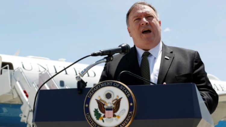 Le secrétaird d'Etat américain Mike Pompeo parle à la presse avant de partir pour l'Arabie saoudite, le 23 juin 2019 sur la base aérienne d'Andrews, près de Washington