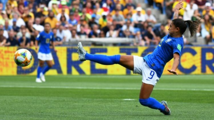 L'attaquante brésilienne Debinha contre l'Australie dans le Groupe C du Mondial à Montpellier, le 13 juin 2019