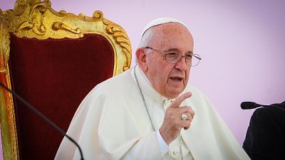 Papa, rispettare vita da inizio a fine Papa, rispettare vita da inizio a fine