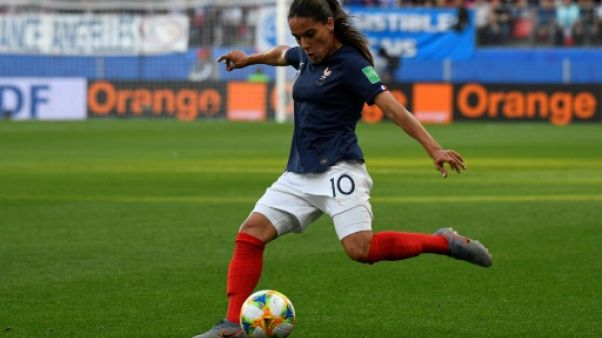 La défenseure de l'équipe de France Amel Majri contre le Nigeria, le 17 juin 2019 pour le dernier match des Bleues dans le Groupe A à Rennes La défenseure de l'équipe de France Amel Majri contre le Nigeria, le 17 juin 2019 pour le dernier match des Bleues dans le Groupe A à Rennes