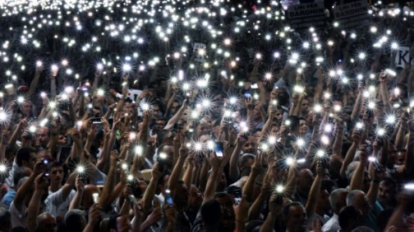 Manifestation de l'opposition devant le siège du gouvernement à Tirana, le 21 juin 2019 Manifestation de l'opposition devant le siège du gouvernement à Tirana, le 21 juin 2019