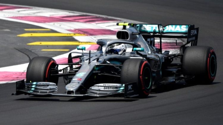 Le Finlandais Valtteri Bottas au volant de sa Mercedes lors de la 3e séance d'essais libres pour le GP de France, sur le circuit du Castellet, le 22 juin 2019 