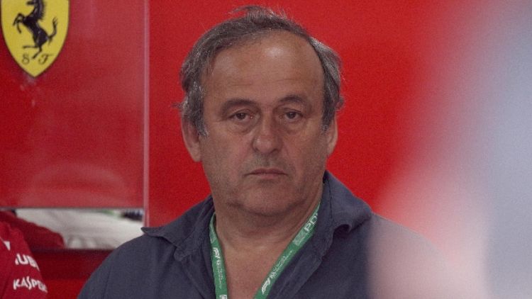 F1: Francia, Platini visita box Ferrari