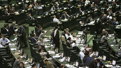 نواب إيرانيون يهتفون "الموت لأمريكا" بعد وصفها بأنها "إرهابية" نواب إيرانيون يهتفون "الموت لأمريكا" بعد وصفها بأنها "إرهابية"
