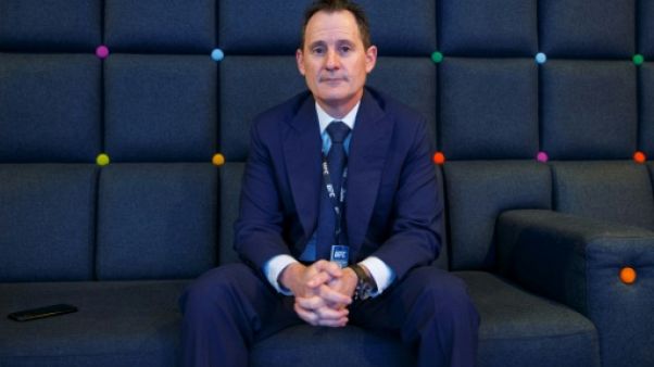 Lawrence Epstein, le directeur général de l'Ultimate Fighting Championship (UFC), pose à la O2 Arena à Londres, le 17 mars 2018 Lawrence Epstein, le directeur général de l'Ultimate Fighting Championship (UFC), pose à la O2 Arena à Londres, le 17 mars 2018