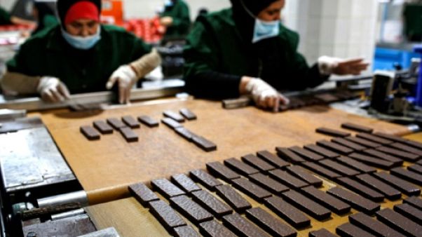 Des employées palestiniennes à l'oeuvre dans une biscuiterie près de Ramallah en Cisjordanie occupée, le 17 juin 2019 Des employées palestiniennes à l'oeuvre dans une biscuiterie près de Ramallah en Cisjordanie occupée, le 17 juin 2019