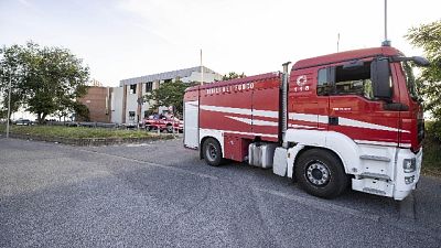 Bimbo in pozzo, madre cade per salvarlo Bimbo in pozzo, madre cade per salvarlo