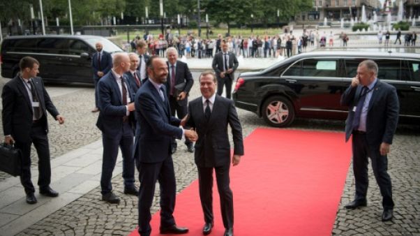 Dmitri Medvedev et Edouard Philippe (g) au Havre, le 24 juin 2019 Dmitri Medvedev et Edouard Philippe (g) au Havre, le 24 juin 2019