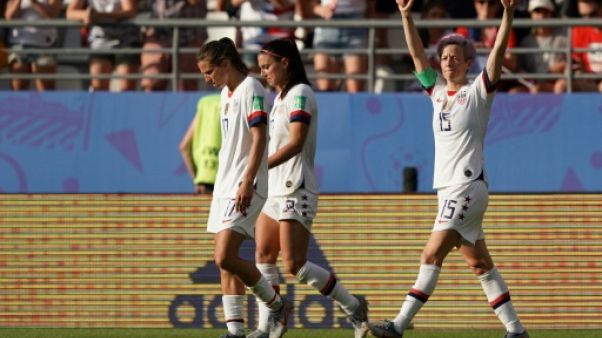L'attaquante des USA Megan Rapinoe (d) auteure d'un doublé lors de la victoire 2-1 sur l'Espagne au Mondial le 24 juin 2019 à Reims L'attaquante des USA Megan Rapinoe (d) auteure d'un doublé lors de la victoire 2-1 sur l'Espagne au Mondial le 24 juin 2019 à Reims