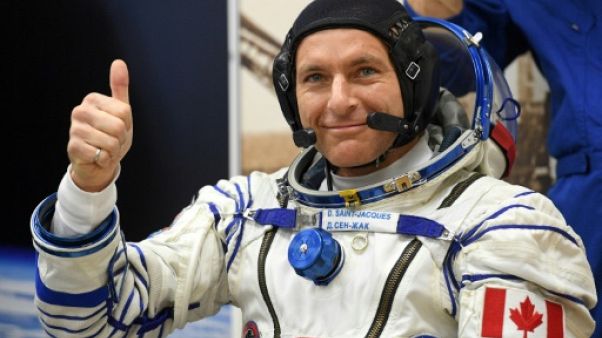 L'astronaute canadien David Saint-Jacques essaye sa combinaison avant son départ pour l'ISS, le 3 décembre 2018 à Baïkonour, au Kazakhstan L'astronaute canadien David Saint-Jacques essaye sa combinaison avant son départ pour l'ISS, le 3 décembre 2018 à Baïkonour, au Kazakhstan