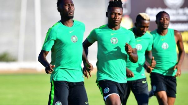 L'attaquant du Nigeria, Samuel Kalu (c), à l'entraînement, à Alexandrie en Egypte, le 21 juin 2019 L'attaquant du Nigeria, Samuel Kalu (c), à l'entraînement, à Alexandrie en Egypte, le 21 juin 2019