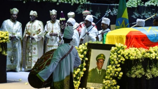 Des responsables religieux rendent hommage au chef d'état-major de l'armée, Seare Mekonnen, lors d'une cérémonie à Addis Abeba, le 25 juin 2019 Des responsables religieux rendent hommage au chef d'état-major de l'armée, Seare Mekonnen, lors d'une cérémonie à Addis Abeba, le 25 juin 2019