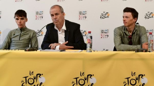 Le manager de l'équipe cycliste AG2R La Mondial Vincent Lavenu (c) lors d'une conférence de presse à üsseldorf le 30 juin 2017 Le manager de l'équipe cycliste AG2R La Mondial Vincent Lavenu (c) lors d'une conférence de presse à üsseldorf le 30 juin 2017