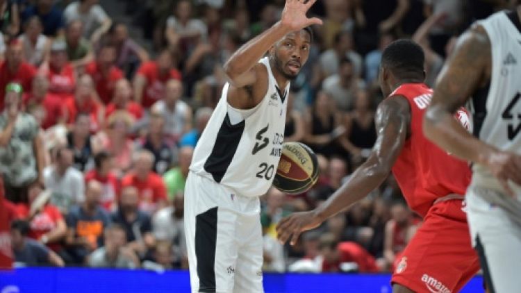 Le joueur de Villeurbanne Demarcus Nelson (c) lors de la victoire en finale du championnat de France de basket le 25 juin 2019