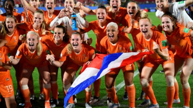 Les Pays-Bas qualifiés pour les quarts de finale du Mondial féminin en battant le Japon 2-1 à Rennes le 25 juin 2019