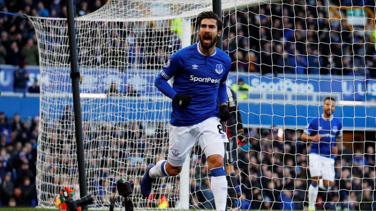 Everton sign Gomes on permanent deal from Barca