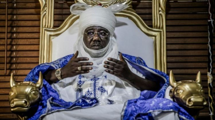 Mohammed Abubakar Bambado, roi peul et patron des dockers de Lagos, assis sur son trône dans son palace dans un quartier de Lagos, au Nigeria, le 28 avril 2019