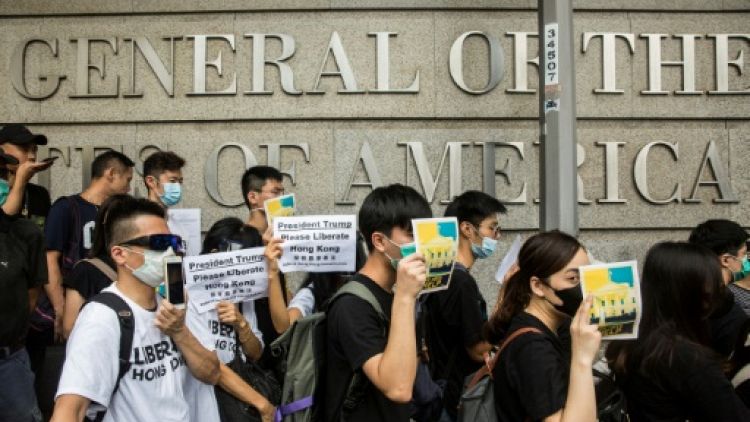 Des manifestants hongkongais mobilisés contre un projet de loi autorisant les extraditions vers la Chine se rendent au consulat des Etats-Unis à Hong Kong, le 26 juin 2019