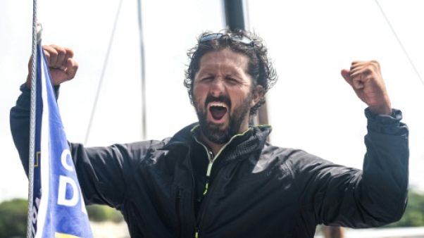 Le skipper Yoann Richomme en liesse après avoir remporté la 50e édition de la Solitaire du Figaro après la 4e et dernière étape, le 26 juin 2019 à Dieppe Le skipper Yoann Richomme en liesse après avoir remporté la 50e édition de la Solitaire du Figaro après la 4e et dernière étape, le 26 juin 2019 à Dieppe