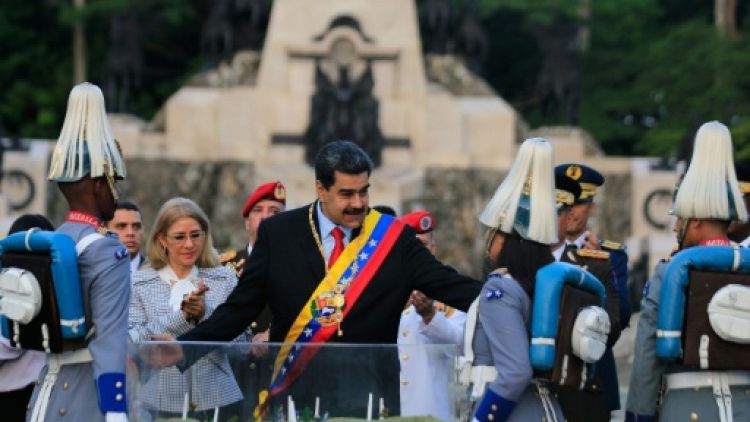 Le président vénézuélien Nicolas Maduro (C) à Valencia, dans le nord du Venezuela, le 24 juin 2019