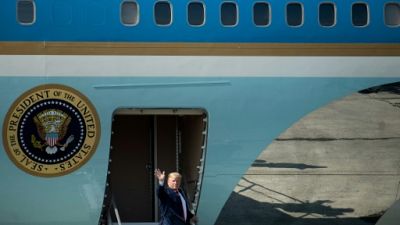 Le président américain Donald Trump à la base Elmendorf Air Force à Anchorage, en Alaska, avant de se rendre au Japon le 27 juin 2019 Le président américain Donald Trump à la base Elmendorf Air Force à Anchorage, en Alaska, avant de se rendre au Japon le 27 juin 2019