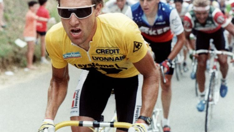 Le Français Charly Mottet, revêtu du maillot jaune, lors de la 16e étape du Tour de France entre Blagnac et Millau, le 16 juillet 1987 