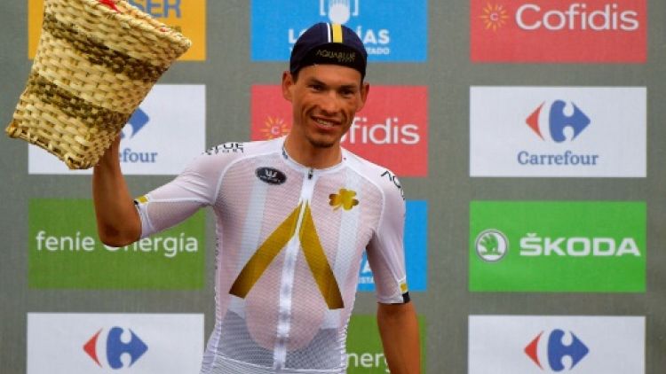 L'Autrichien Stefan Denifl (Aqua Blue's) pose sur le podium après sa victoire dans la 17e étape de La Vuelta, le 6 septembre 2017 à Arredondo